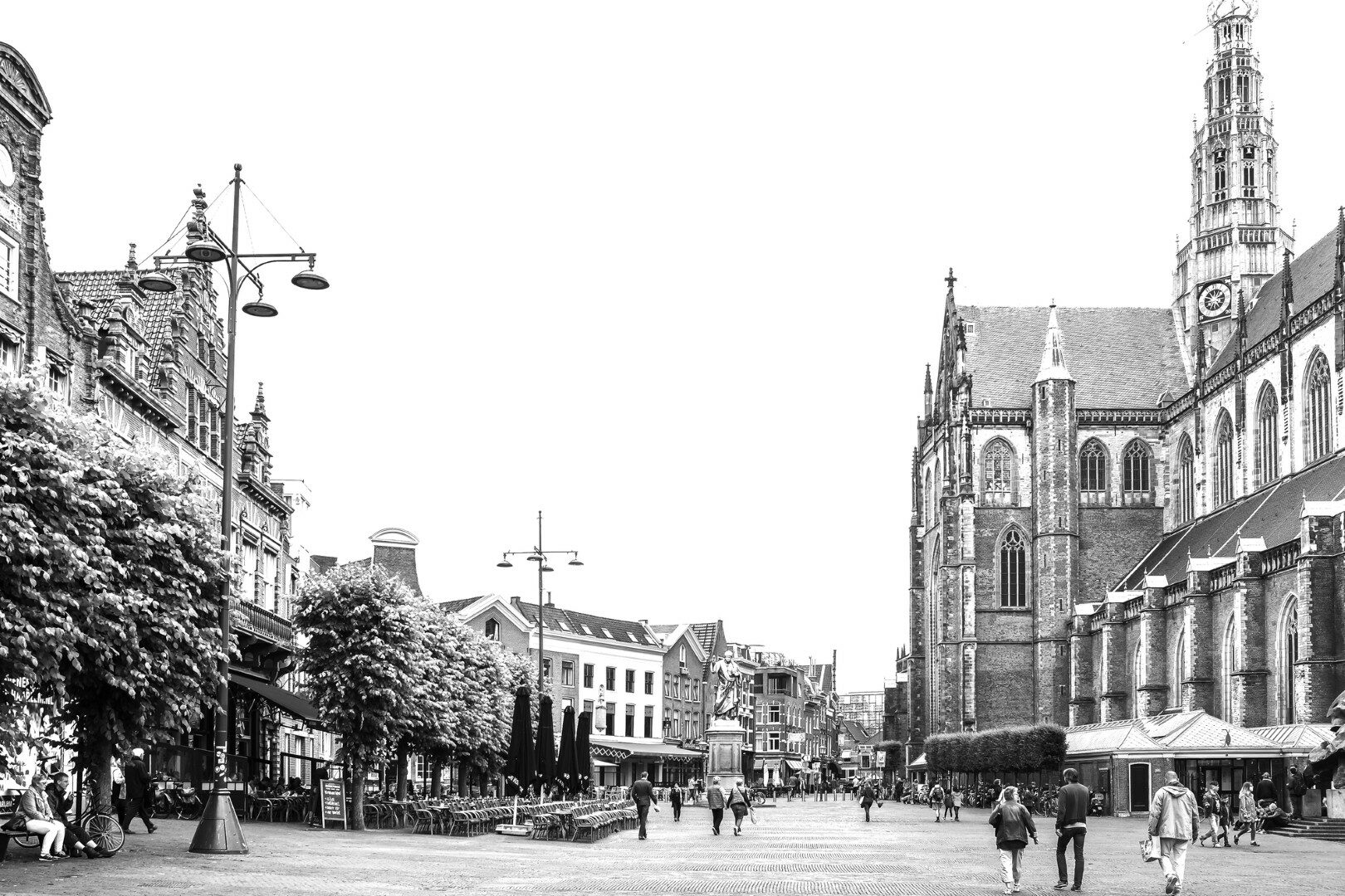 Centrale marktplein in de Nederlandse stad Haarlem